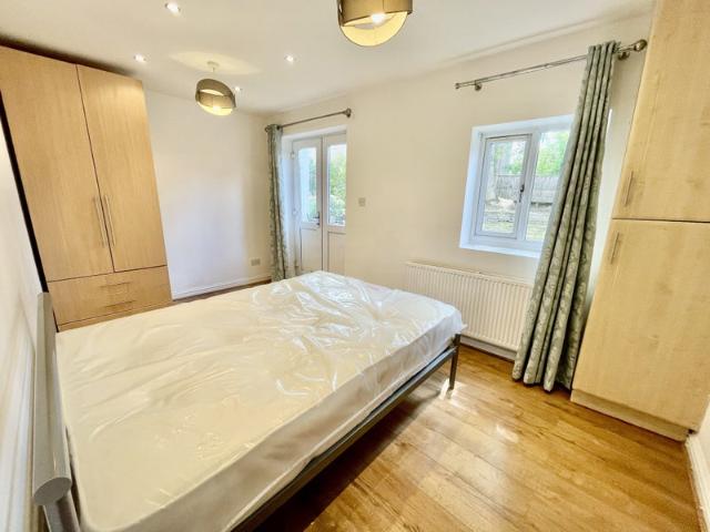 Apartment for rent in London Borough of Ealing, Park Royal