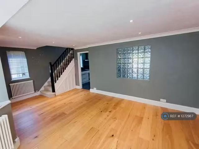 House for rent in Five Acres, Hertfordshire