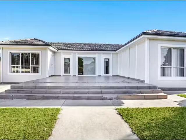 House for rent in Wollongong West, New South Wales
