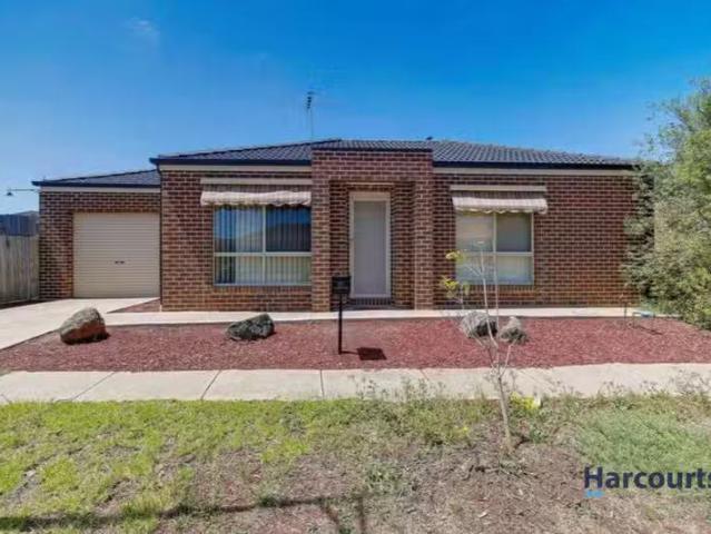 House for rent in Westbourne Manor, Melbourne