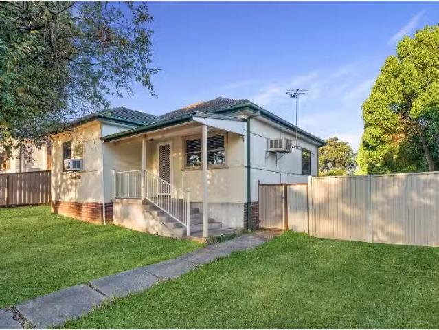 House for rent in Smithfield, Sydney