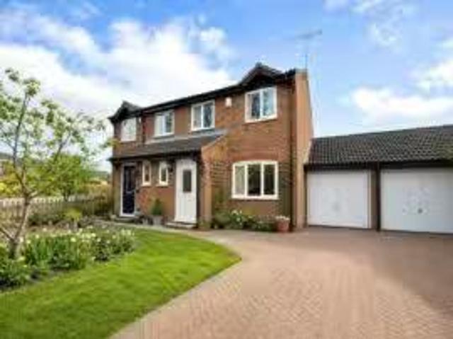 House for rent in The Crescent, Farnborough