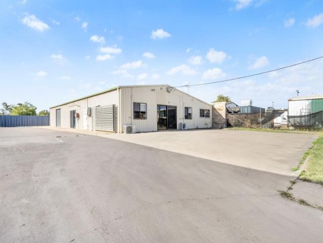 Warehouse for sale in Emerald, Queensland