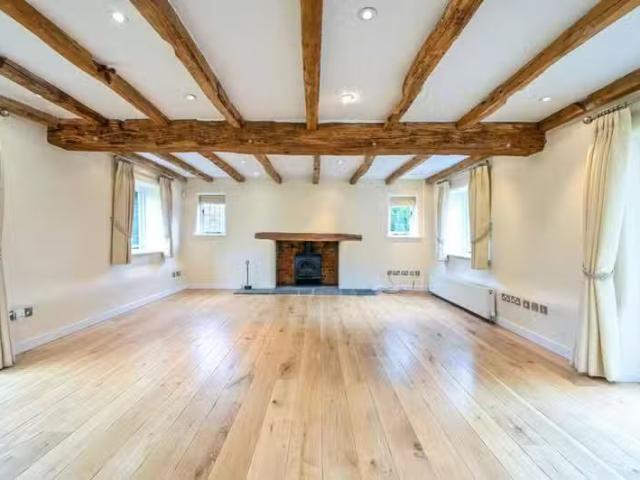 House for rent in Heol-las, Surrey