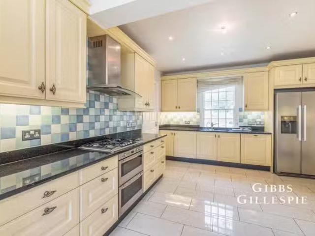 House for rent in Northwood, Greater London