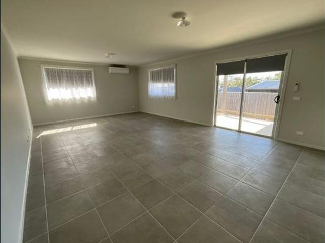 House for rent in Churchill, Victoria