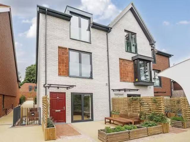 House for rent in Red Hill, Surrey