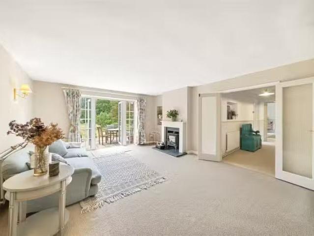 House for rent in Pachesham Park, Surrey
