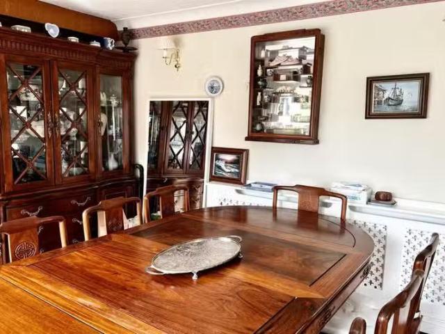 House for rent in Caterham Valley, Hillview