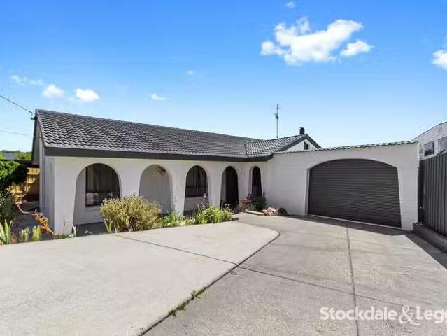 House for rent in Churchill, Victoria