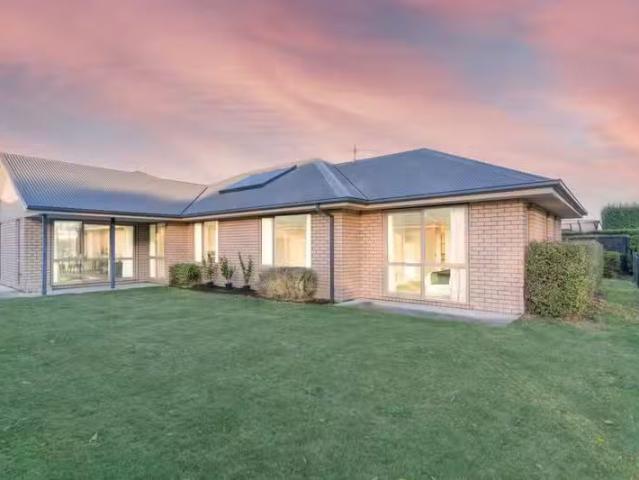 House for rent in Chaslands, Canterbury