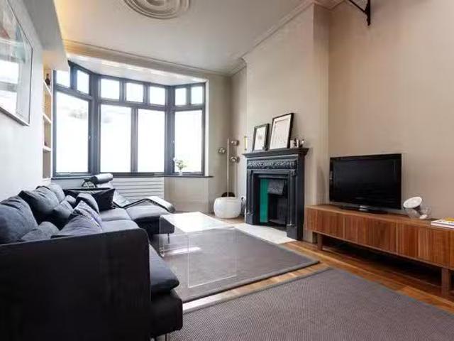 Apartment for rent in Brondesbury, Greater London