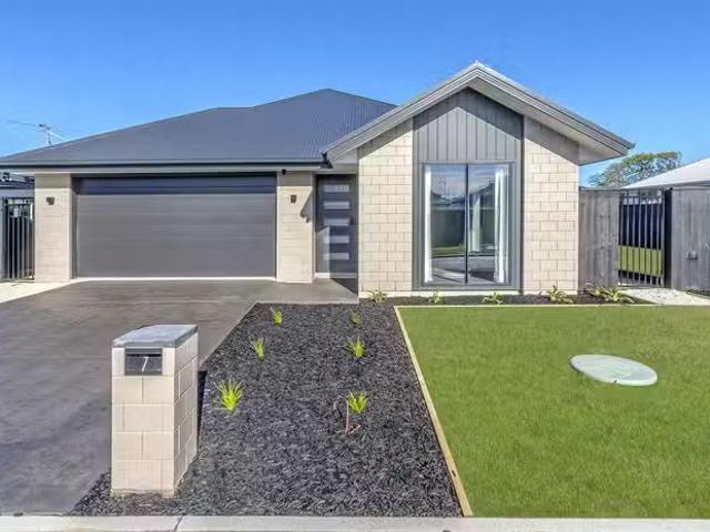 House for rent in Chaslands, Canterbury