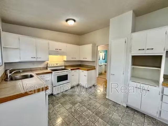 House for rent in Winfield, British Columbia