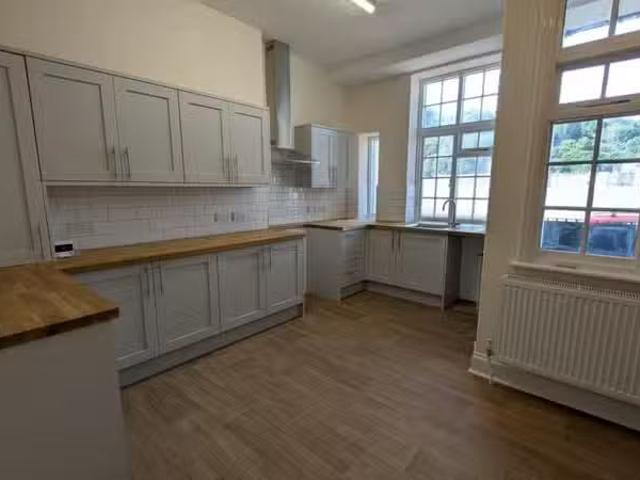 House for rent in Clarendon, Ash