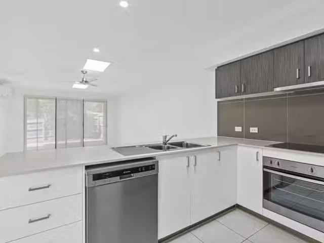 House for rent in Wattle Grove, Western Australia