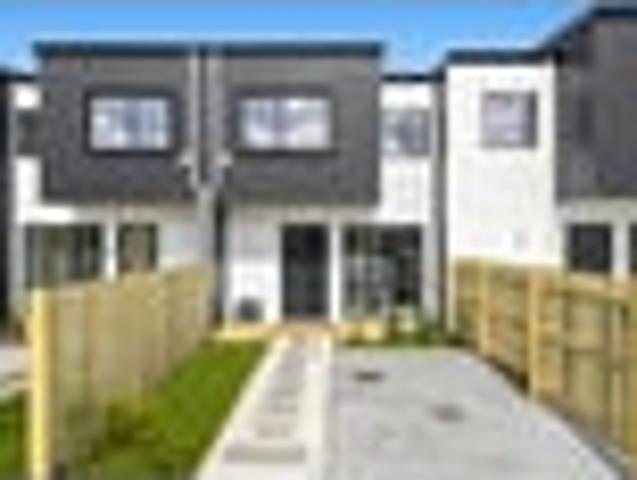 Townhouse for sale in Coast Garden, Upper Harbour