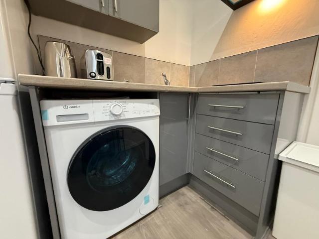 Studio for rent in Calderstones