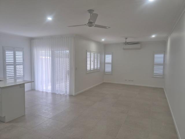 Apartment for rent in Redlynch, Queensland
