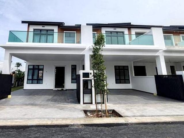 Terraced House for sale in Malaka