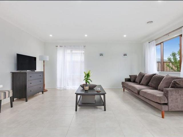 House for rent in Hazelcroft Estate, Melbourne