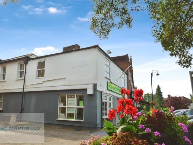 Apartment for rent in Blackhills, Surrey