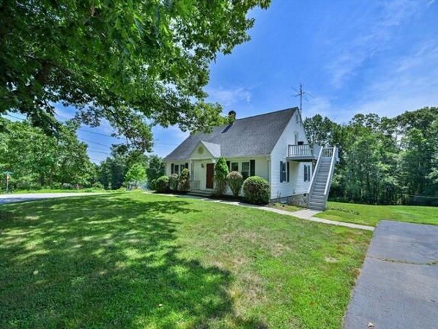 House for sale in Dudley, Massachusetts