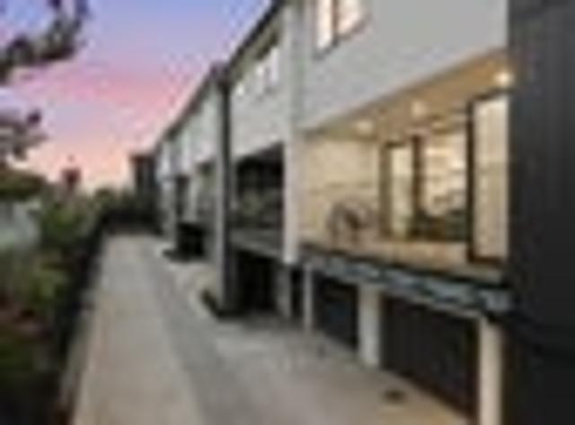 Townhouse for sale in Glen Innes, Oroua County