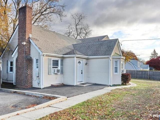 House for sale in Bergenfield, New Jersey