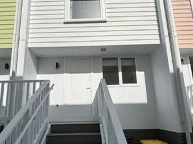 House for rent in Chaslands, Canterbury