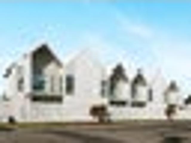 Townhouse for rent in Chaslands, Canterbury