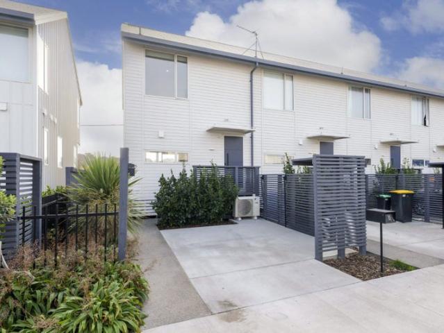 House for rent in Chaslands, Canterbury