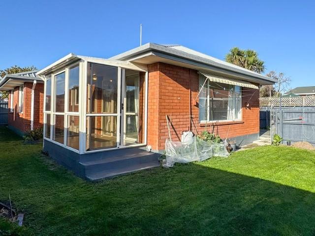Apartment for rent in Chaslands, Canterbury