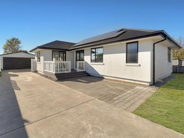 House for rent in Chaslands, Canterbury