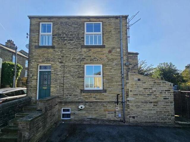 House for sale in Cottingley, West Yorkshire