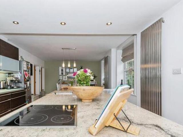 House for sale in Cottingley, West Yorkshire