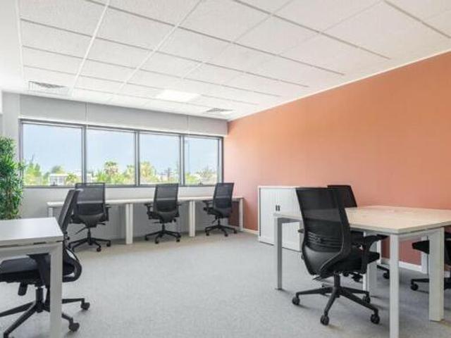 House for sale in Bishopsgate, Greater London