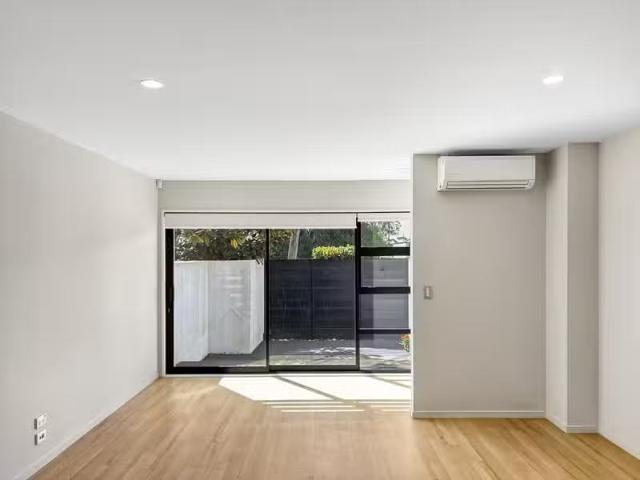 House for rent in Chaslands, Canterbury