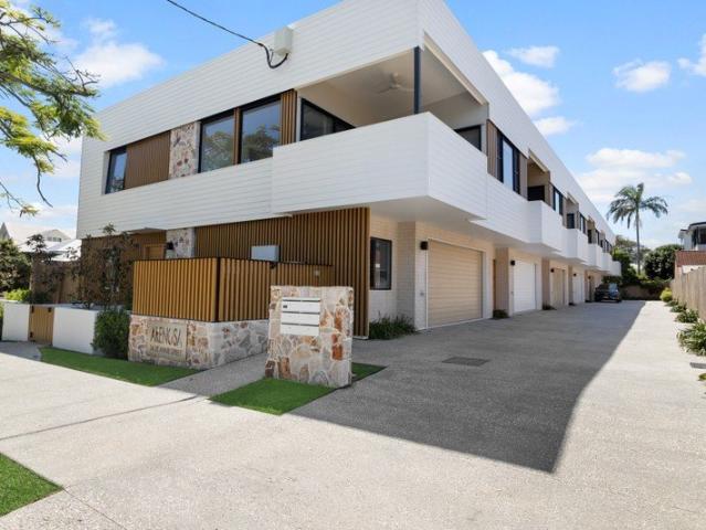Townhouse for sale in Toombul, Queensland