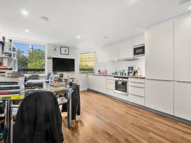 Apartment for rent in St Giles, Greater London