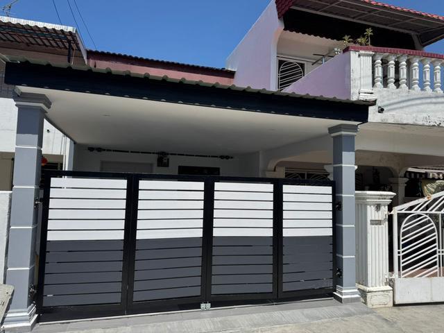 Terraced House for sale in Malaka