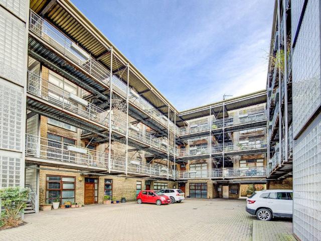 Apartment for rent in Harlesden, Greater London