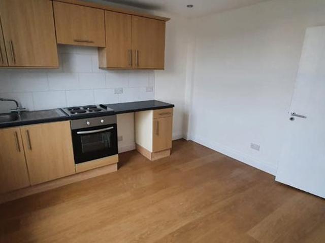 Studio for rent in Queen's Park, Brondesbury Park