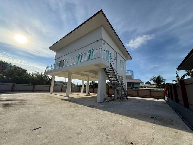 Bungalow for rent in Long Miri