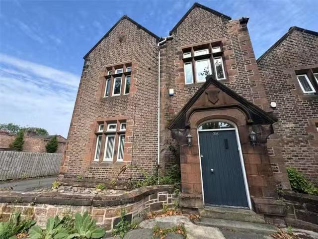 House for rent in Calderstones