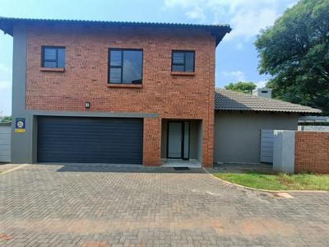 Townhouse for sale in Waterkloof, Gauteng