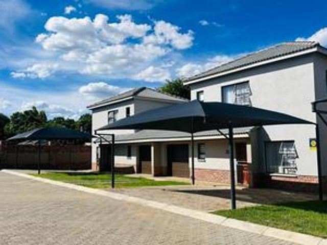 Townhouse for sale in Tlhabane, North West