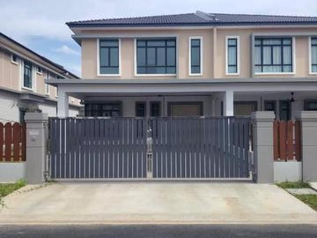 House for sale in Malaka
