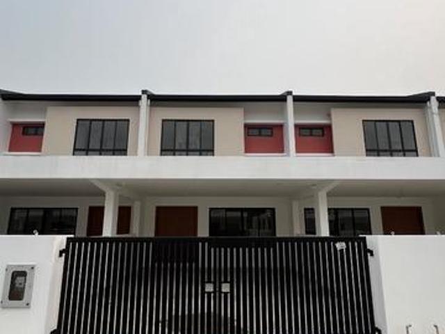 Terraced House for sale in Kuching, Bahagian Kuching