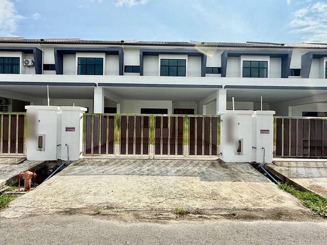 Terraced House for sale in Long Miri